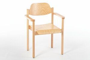 Unser Dresden AL ist ein stapelbarer Holzstuhl Unser Dresden AL ist ein stapelbarer Holzstuhl